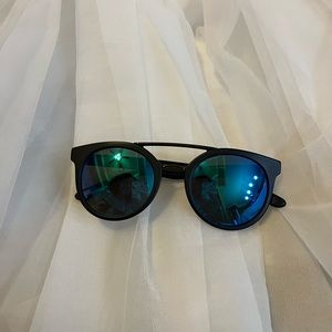 Practically new blue Diff Sunglasses